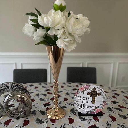 Zees Private Room Норфолк Екстериор снимка