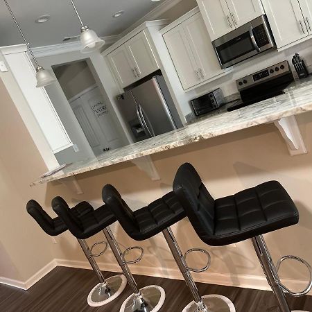 Zees Private Room Норфолк Екстериор снимка
